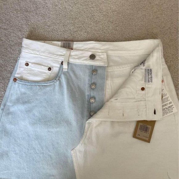 Denim Levi's Skirt - Size 28 - Picture 2 of 4